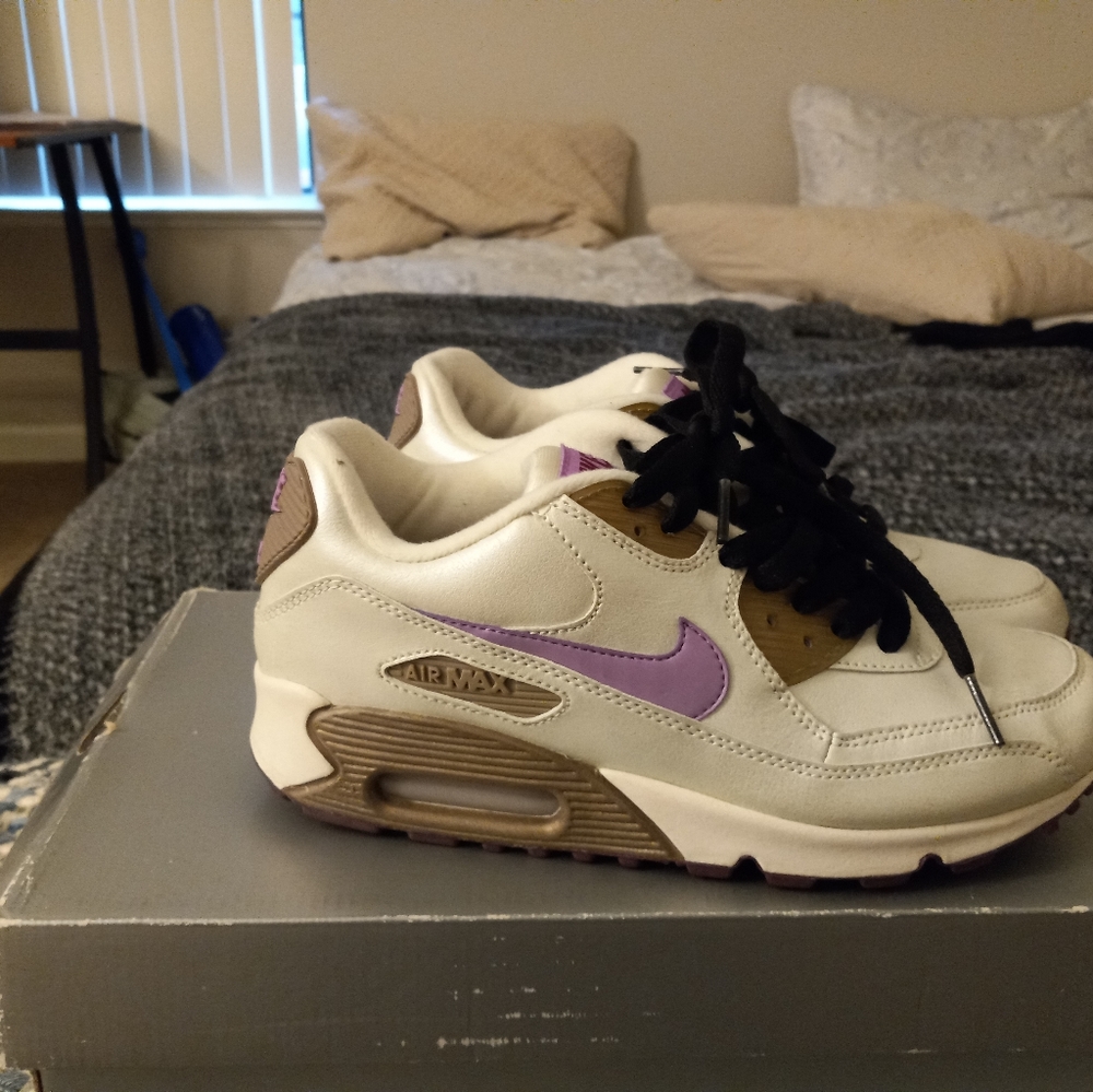 Nike Air Max-purple and white